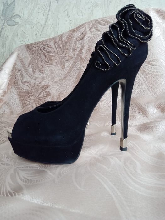 Туфли на каблуке