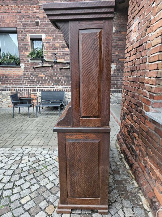 Kredens dębowy z witryną