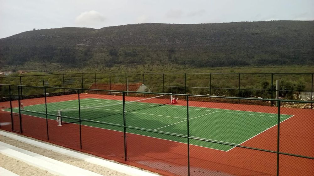 Garagem box água, esgoto,wc,energia, duche, pia/cozinha, casa de banho