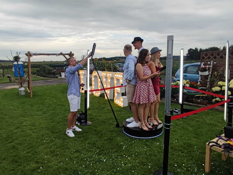 Fotobudka 360 - Zaskocz gości / Wesela / 18nastki / Eventy firmowe