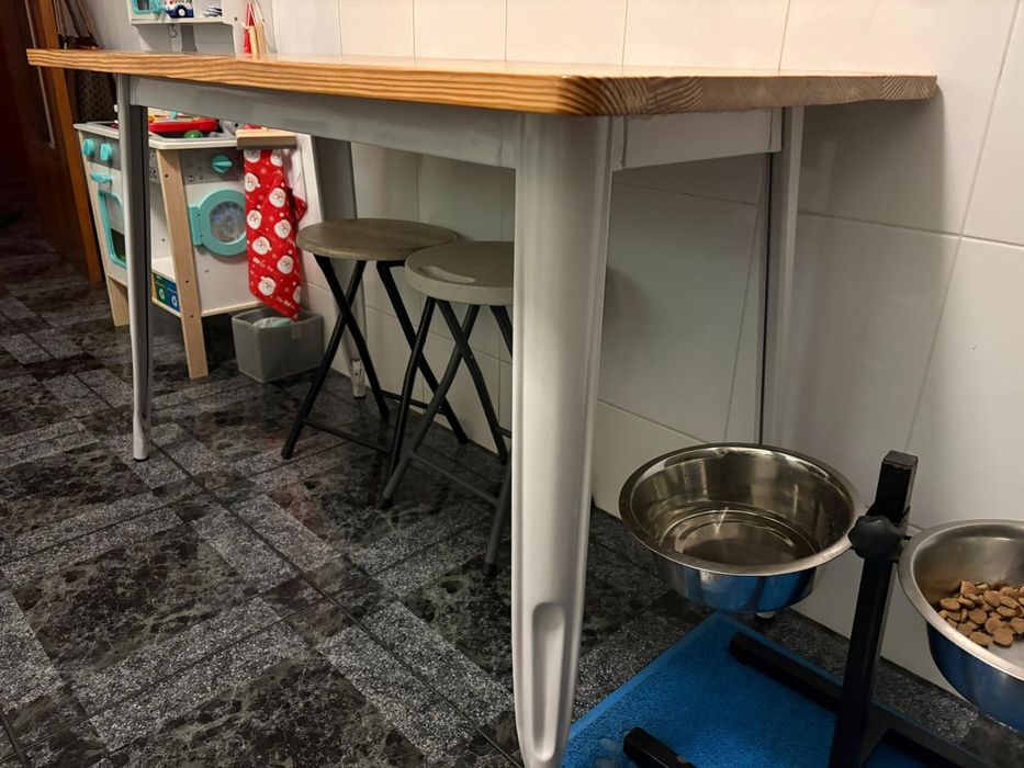 Mesa de madeira 120x60 com pernas de metal
