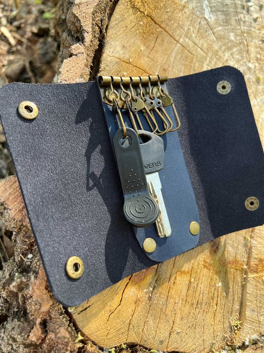 Prezent na parapetówkę Etui na klucze z grawerem skórzane handmade