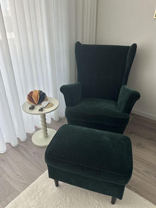 Cadeirão IKEA STRANDMON + repousa-pés