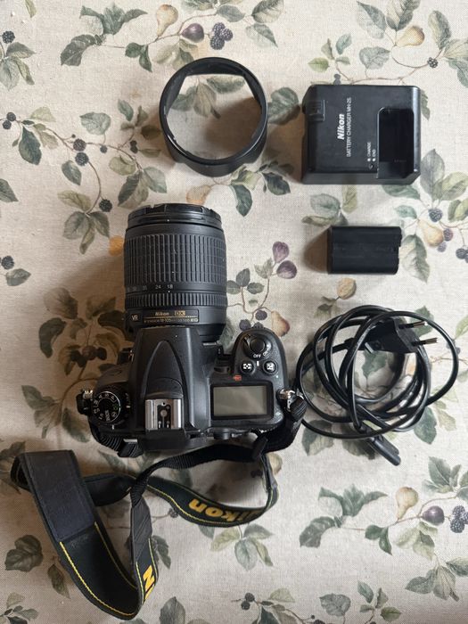 Nikon D7000 + Nikkor 18-105 VR, 10 300 zdjęć, stan idealny, zestaw