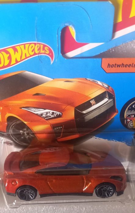 17 Nissan GT-R R35 Hot Wheels