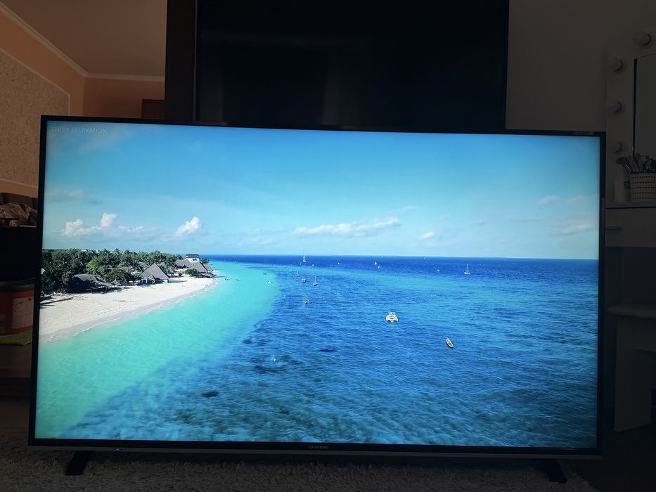 Телевізор Grundig 65”