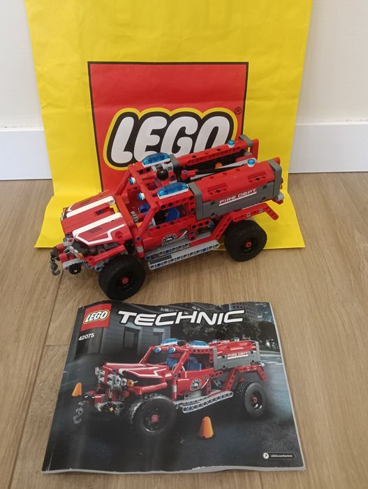 Lego Technic - First Responder482752351763189760