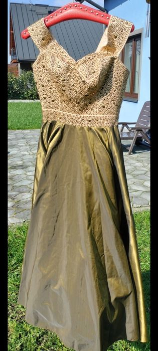 Złota maxi, bogato zdobiona roz. 36, klasyczny krój A, kieszenie, szyk