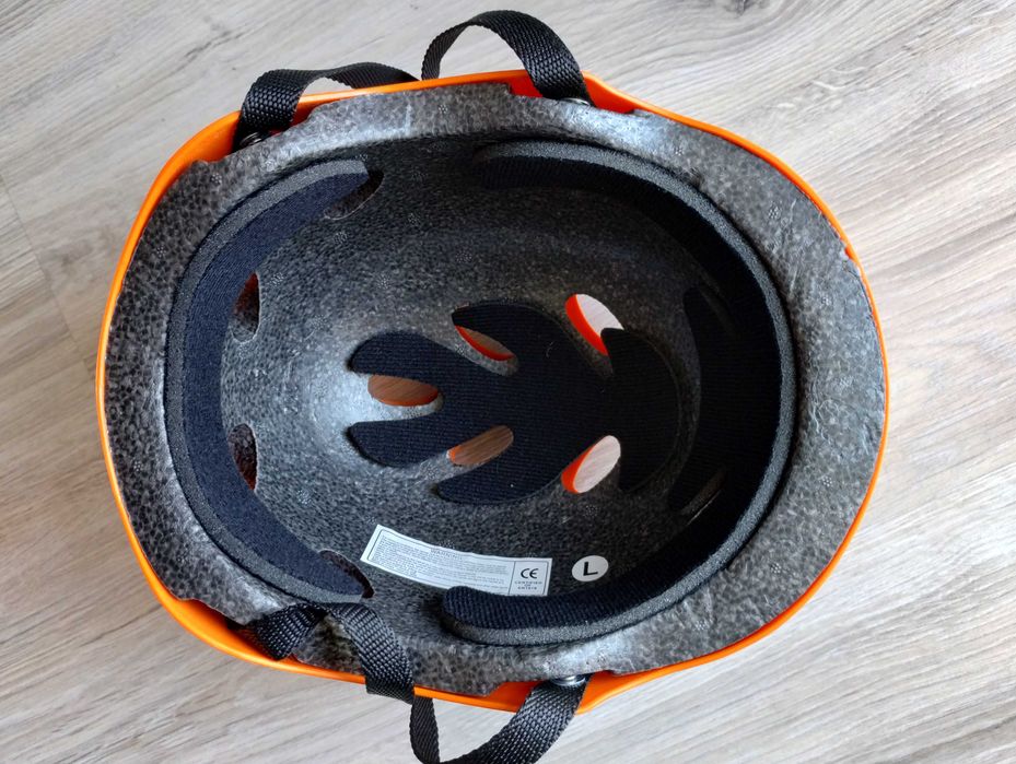kask do sportów wodnych, nie użuwany.