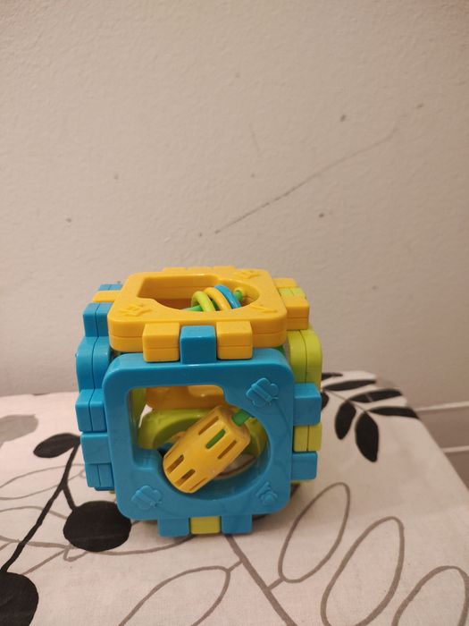Kostka interaktywna, grzechotka, zabawka dla maluszka, wiele funkcji