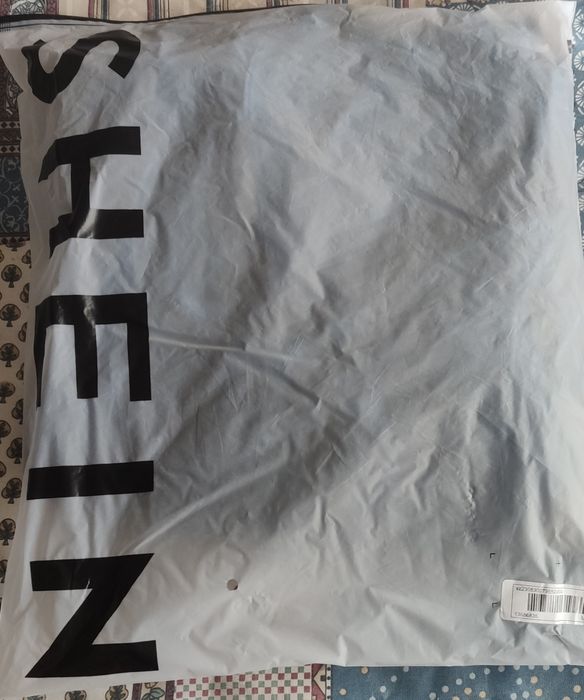Vestido de Veludo Com Manga Lanterna E Nó Latera