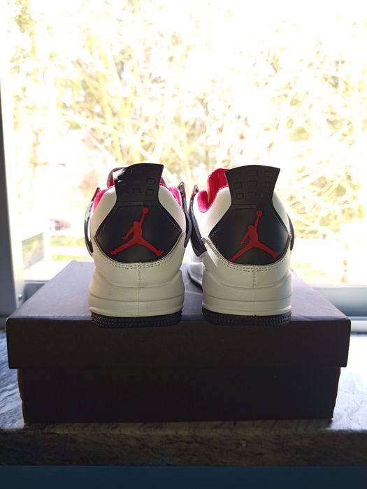 Jordan 4 branco e vermelho