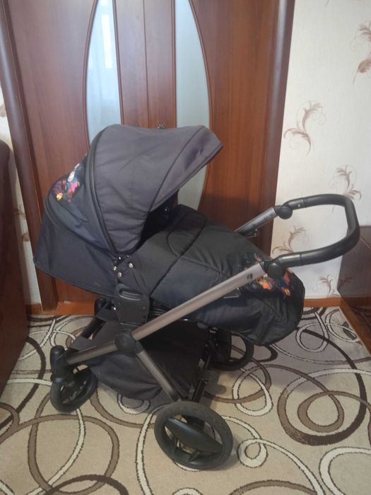 Продам дитячій візок Invictus V-Plus Flowers