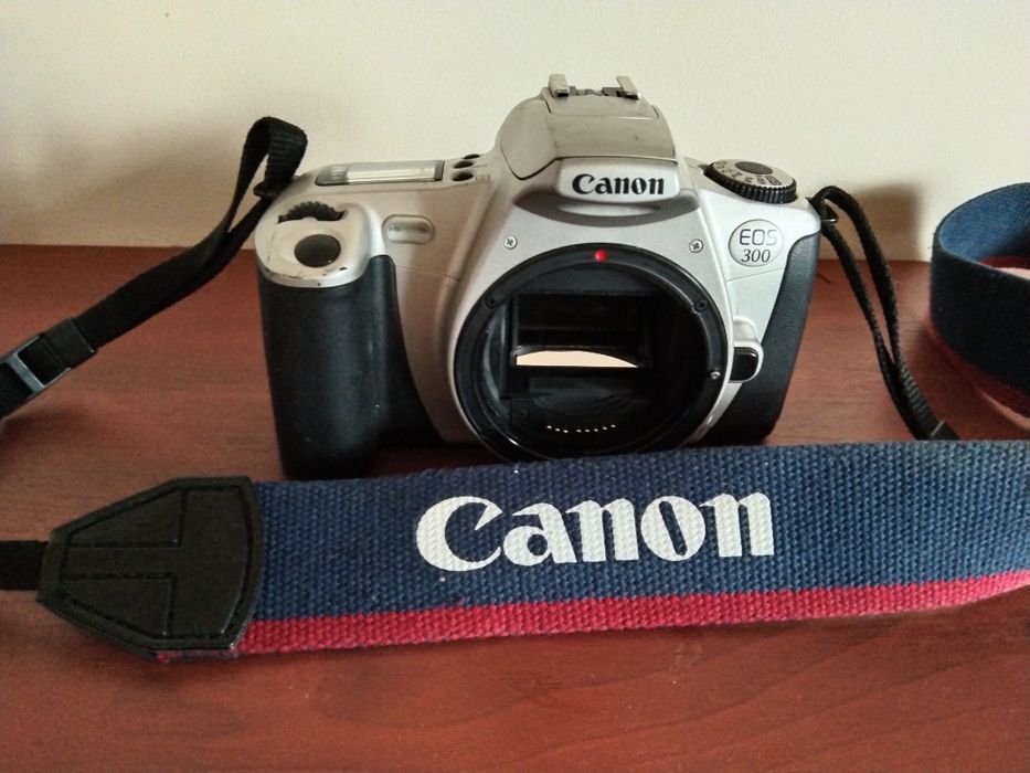 Aparat fotograficzny CANON EOS 300