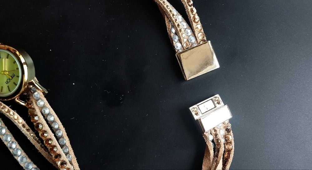Relógio senhora Moon Crystal Wrap novo com caixa