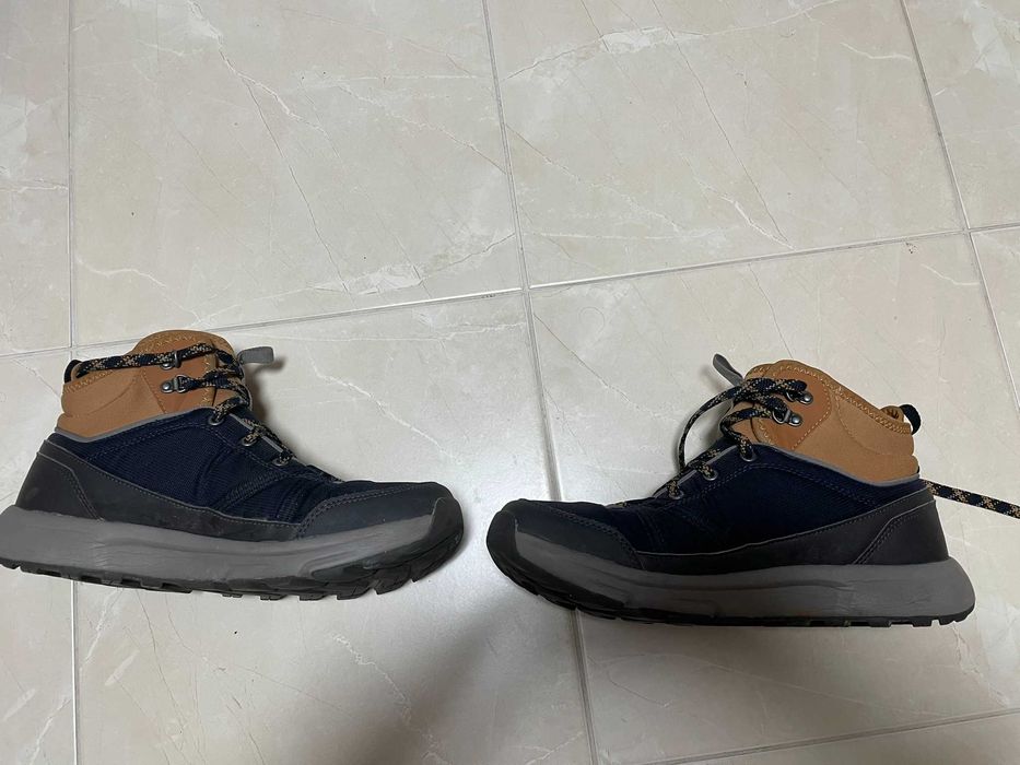 Botas Quechua, impermeáveis, quentes, com pouco uso. 
Tamanho 42.