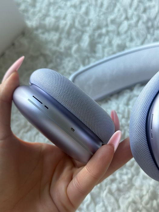 AirPods Max 2 with smart case