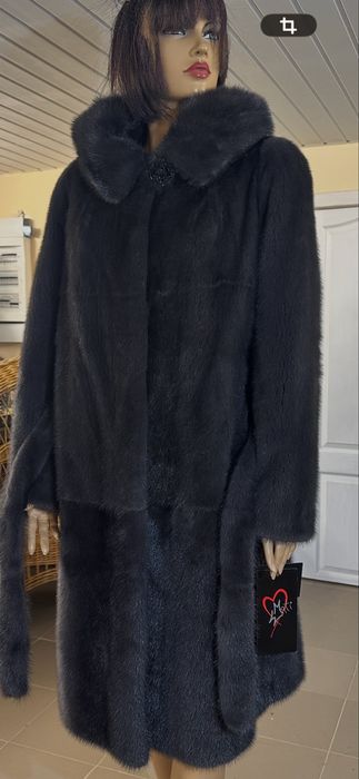 Рр 50-54. Норковая шуба’ графитовый халат’. Италия