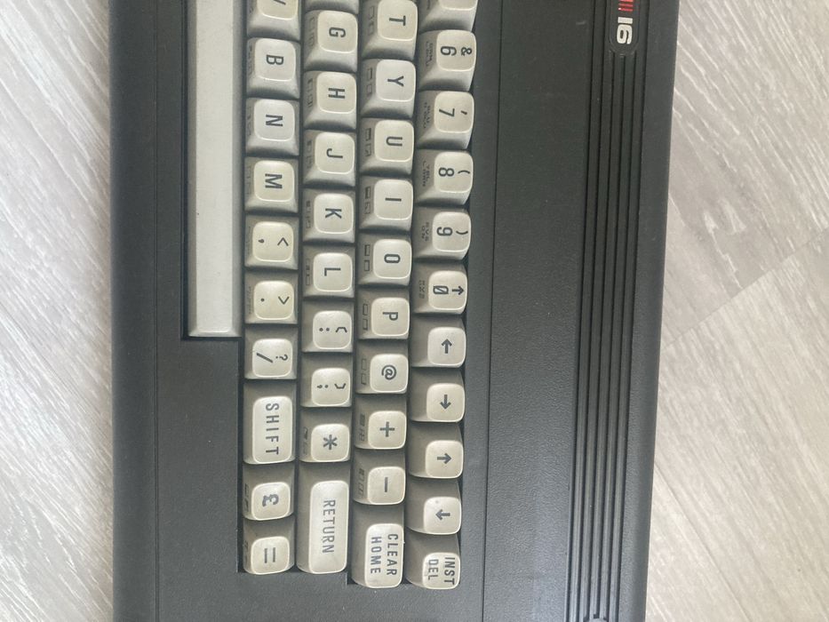 klawiatura commodore 16