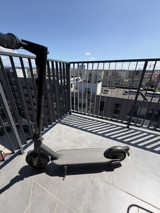 Segway Nibebot Kickscooter MAX G30E II в нормальному стані