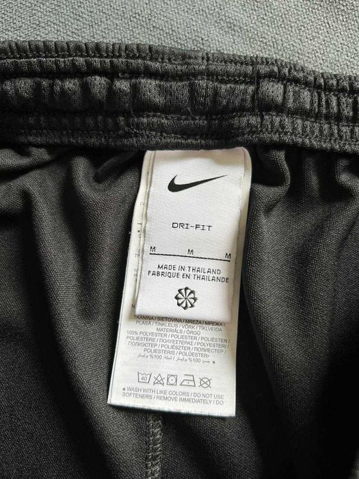Спортивні штани Nike