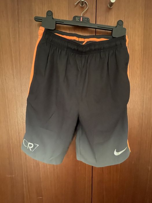 Calções Nike CR7 tamanho 12-13 anos