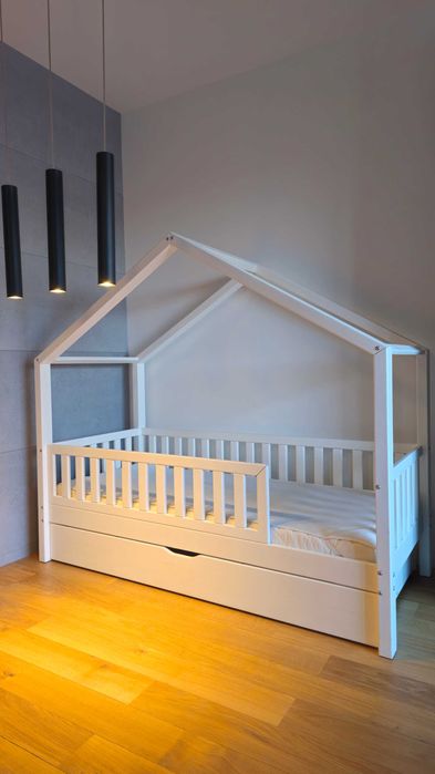 Łóżko domek białe