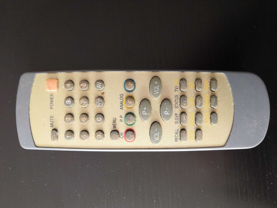 Televisão média dimensão usada