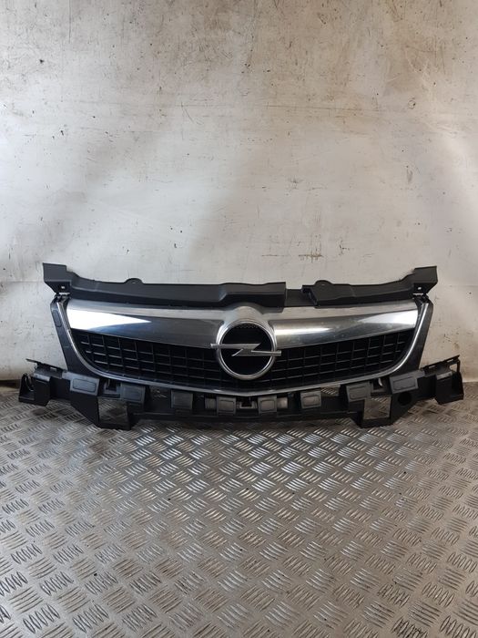 Grill Atrapa Chłodnicy 13260028 Opel Vectra C Lift 05R-