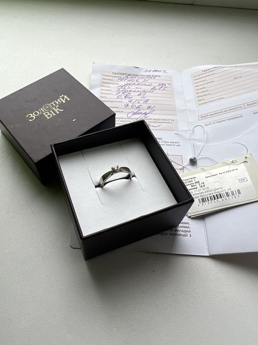 Каблучка золота з діамантом