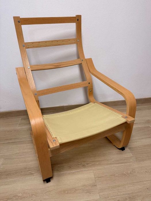 Poltrona de baloiço POÄNG