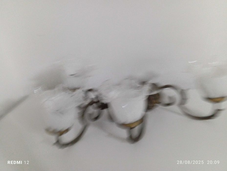 Candeeiro de parede clássico em metal