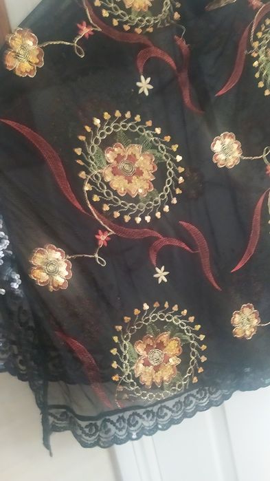 Продам шаль с вышивкой ручная работа