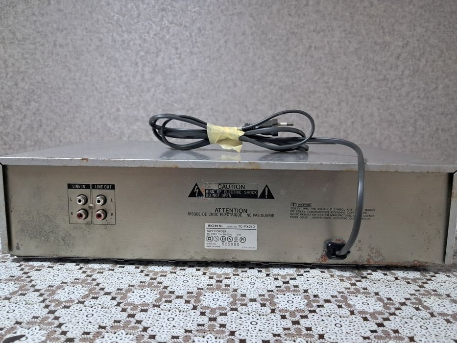 Продам стерео кассетную деку (магнитофон) SONY  TC-FX 210