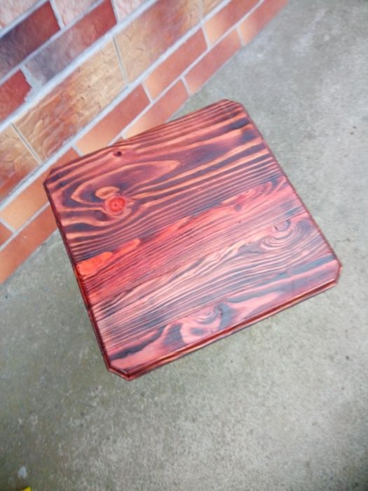 Табуретка соснова