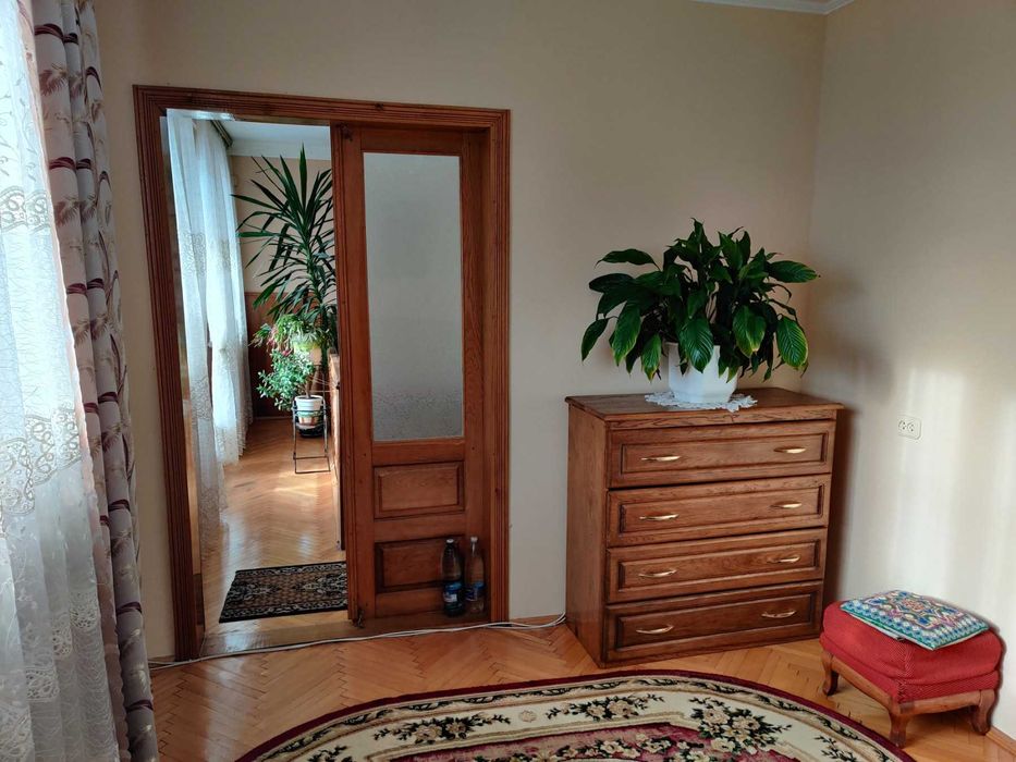 Продається двоповерховий капітальний будинок, район Роші