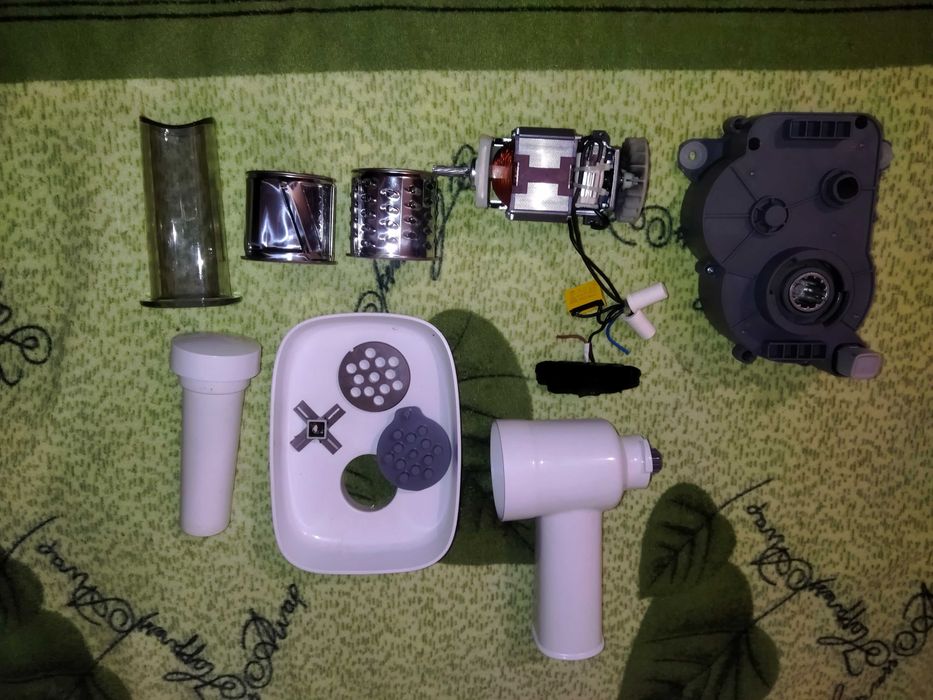 Мотор,аксeссуары для мясорубки Philips HR2711 1600W.