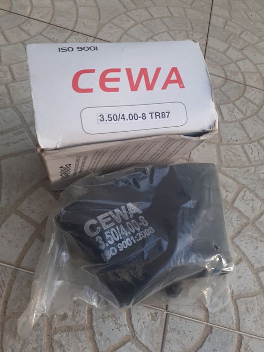 Bomba de encher pneus de pé.