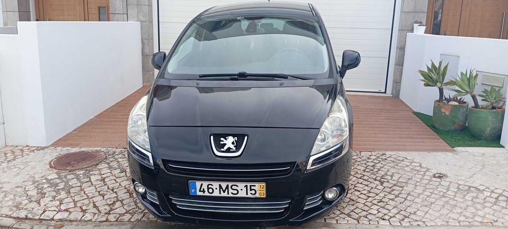 Peugeot 5008 1.6 HDi Allure, 7 lugares, 5 portas, 112 CV, de 2012 com 296422 km.