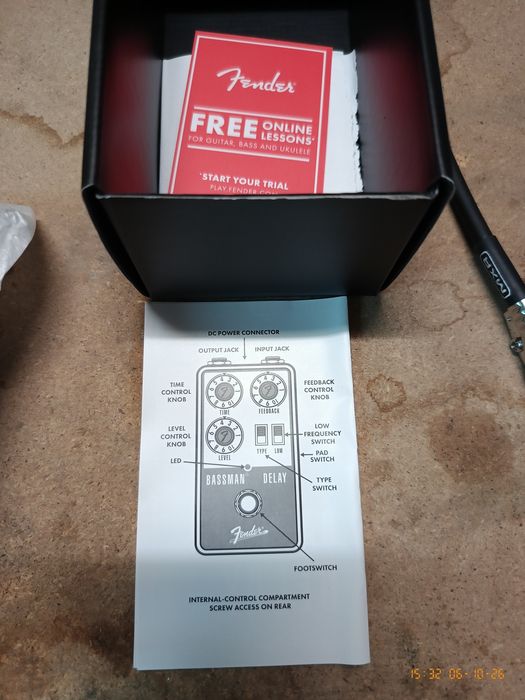 Pedal de delay Fender + extras