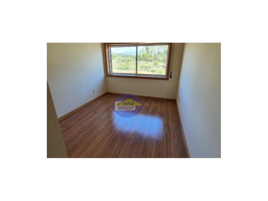 Apartamento T2 em Canelas