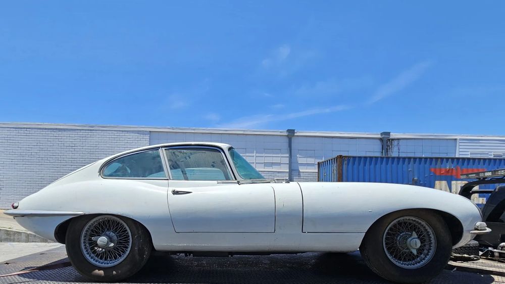 Jaguar E-Type494834062690897921