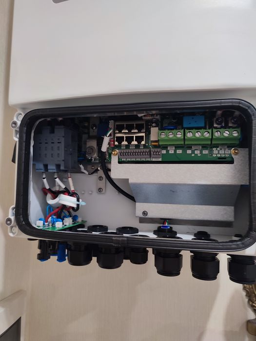 Гібридний інвертор Solis S6-EH1P6K-L-PLUS 6KW 48V 2 MPPT Wi-Fi 220V