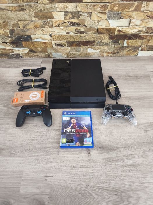 PlayStation 4 com 2 comandos