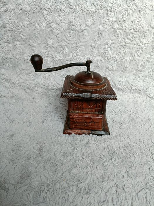 Młynek do kawy drewniany / atrapa / dekoracja / ozdoba