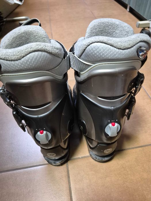 Buty narciarskie damskie 25.5 i kask UVEX z szybą 60-61