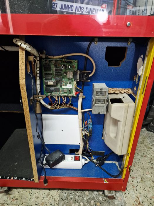 Máquina de brindes grua tema Toy Story Disney