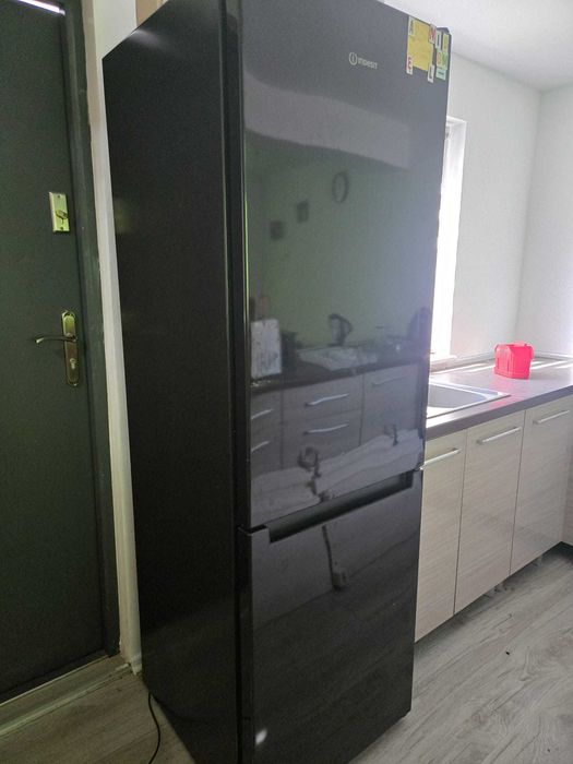 Lodowka indesit czarna