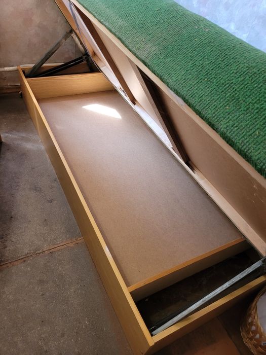 Ліжко-софа з нішою для зберігання