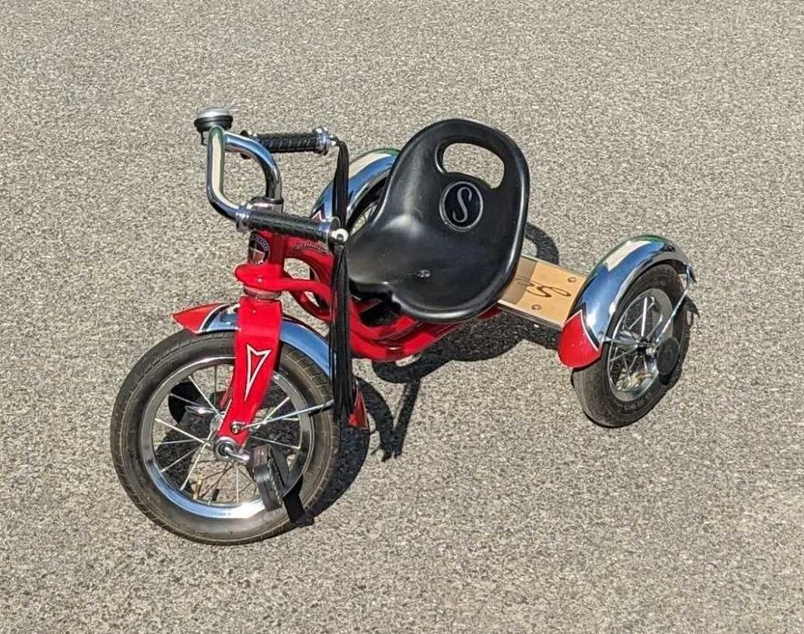 Стильный фирменный детский велосипед Schwinn Roadster Trike